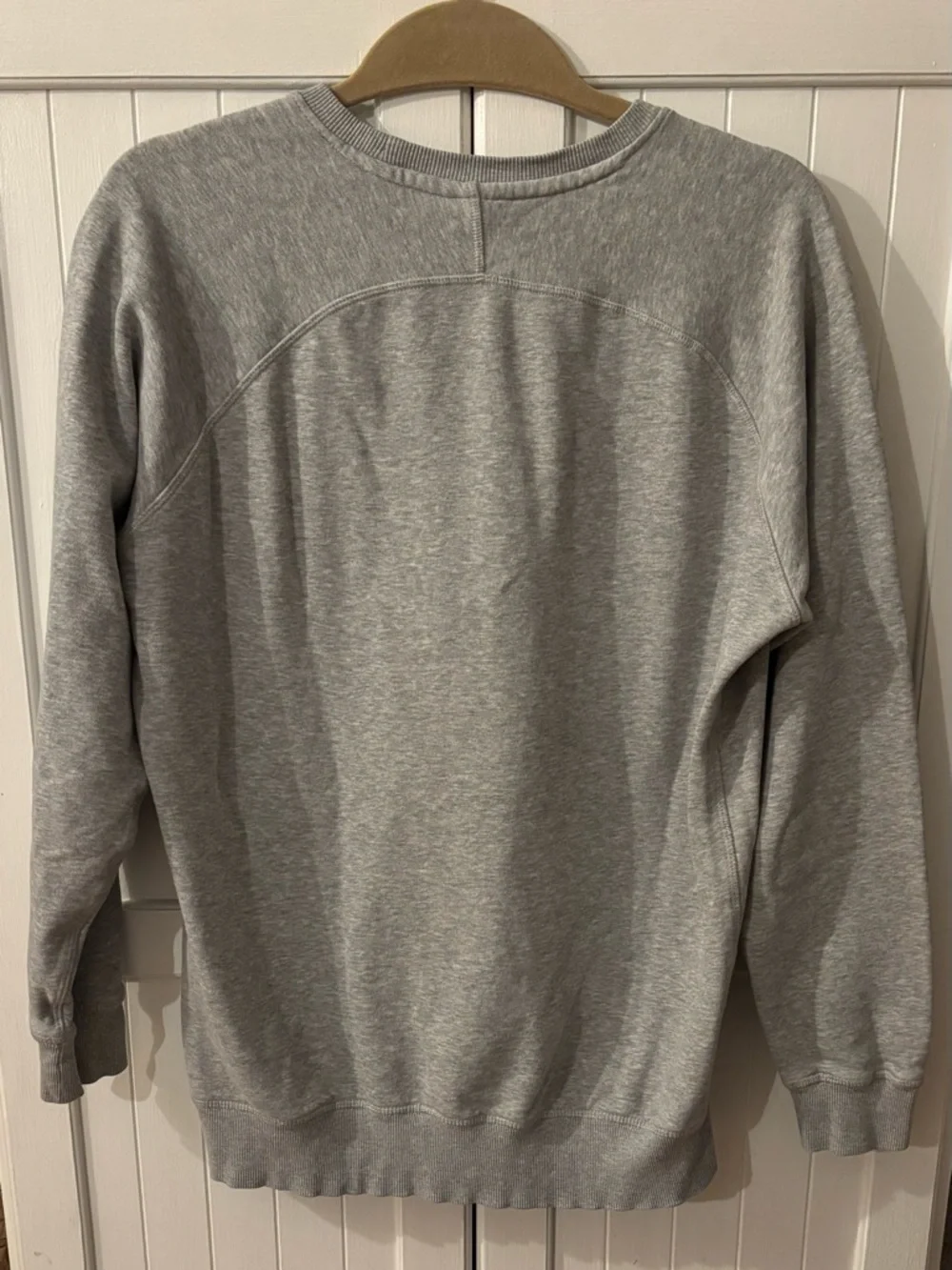 Gymshark Heather Gray Relaxed Crew Sweatshirt - Picture 3 of 4